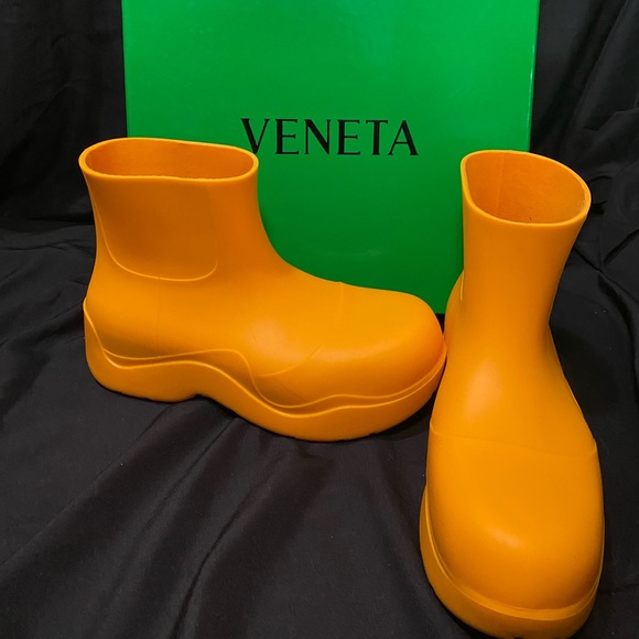 Bottega Veneta Puddle Boots - Picture 3 of 6